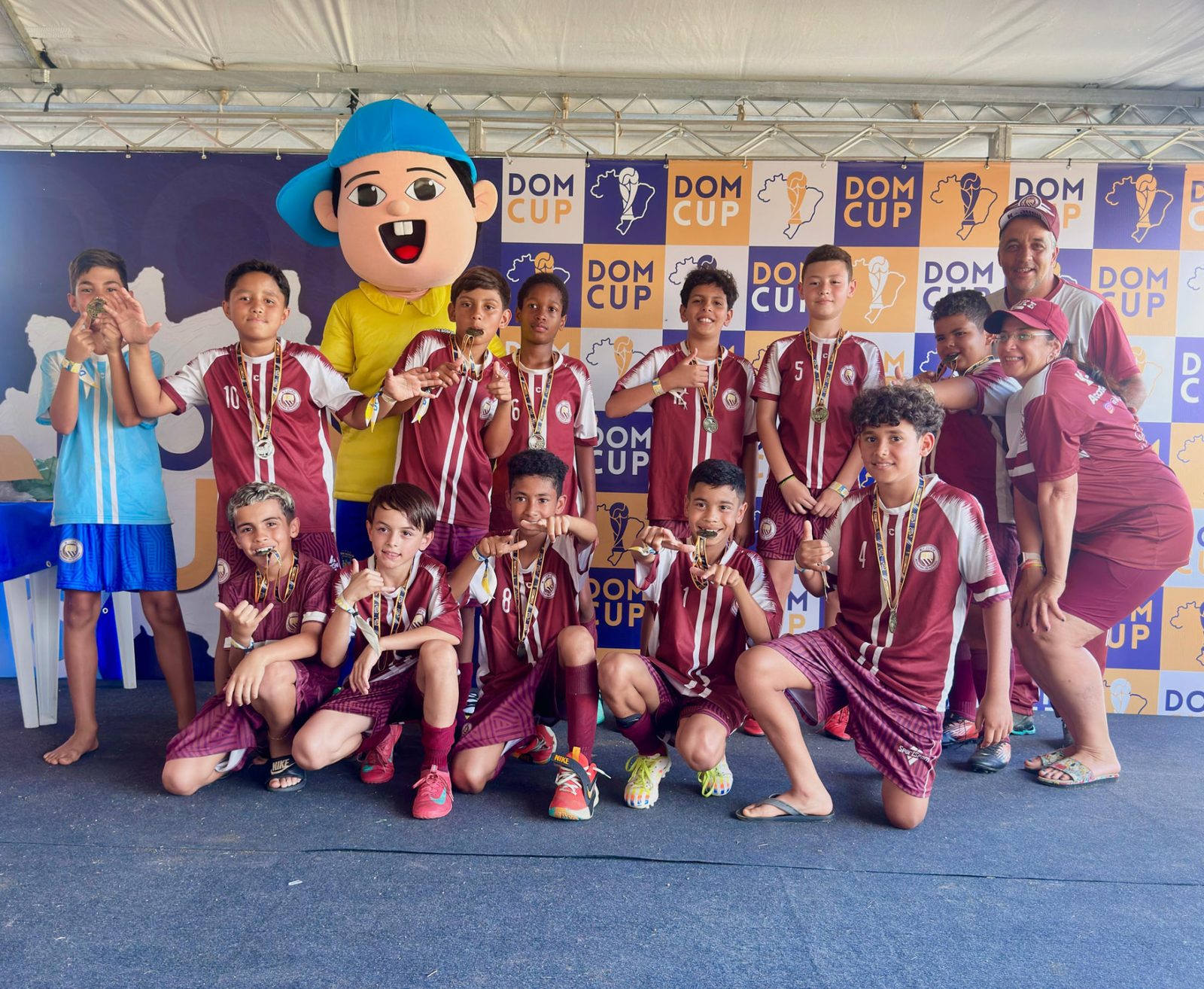 Cerimônia de premiação do DOM CUP com os atletas da K-Juru